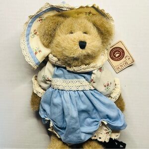 Boyds Bears "Lil Missy Muffet" with spider friend - 11" - Collectible
